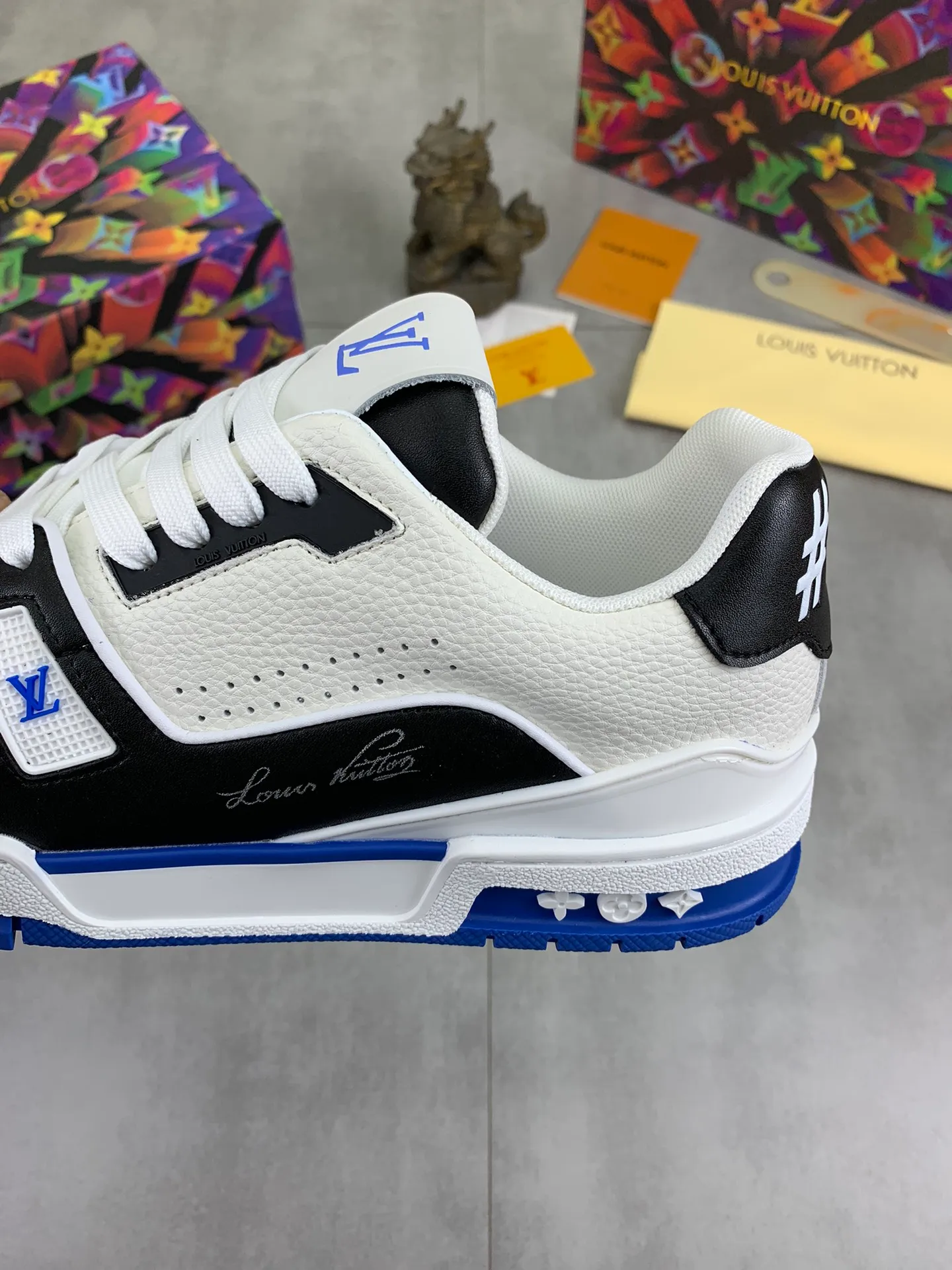 Men's shoes 💰P580 New style 💰💎💎Latest color High version 2025Louis*Vuitto* LV Traine Catwalk TRAINER outsole and fabric private model A shoe that definitely costs a lot of money and effort. This series was designed after the arrival of Vifgil. It is favored by many fans every season. Original TPU outsole Original packaging Men's size: 38-45 (46 can be customized) Color: 3️⃣ colors available (available from stock, super fast delivery)